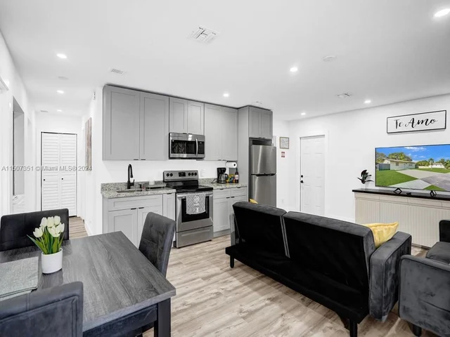 229 NW 7th Ave, Dania Beach FL 33004