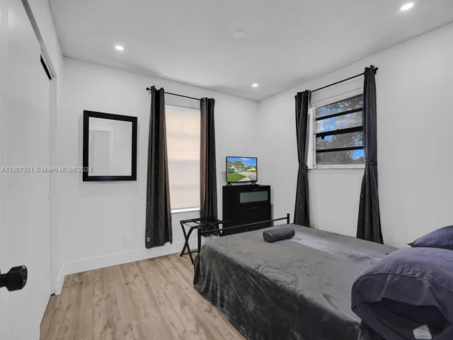 229 NW 7th Ave, Dania Beach FL 33004