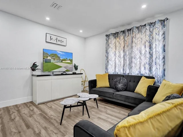 229 NW 7th Ave, Dania Beach FL 33004