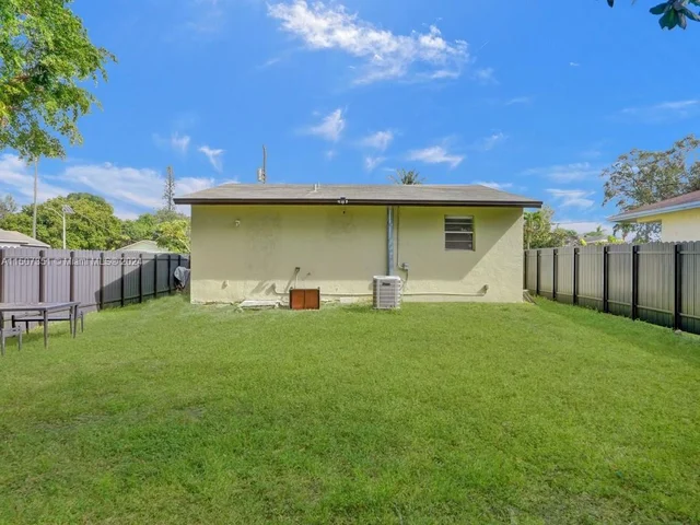 229 NW 7th Ave, Dania Beach FL 33004