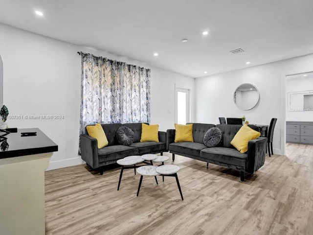 229 NW 7th Ave, Dania Beach FL 33004