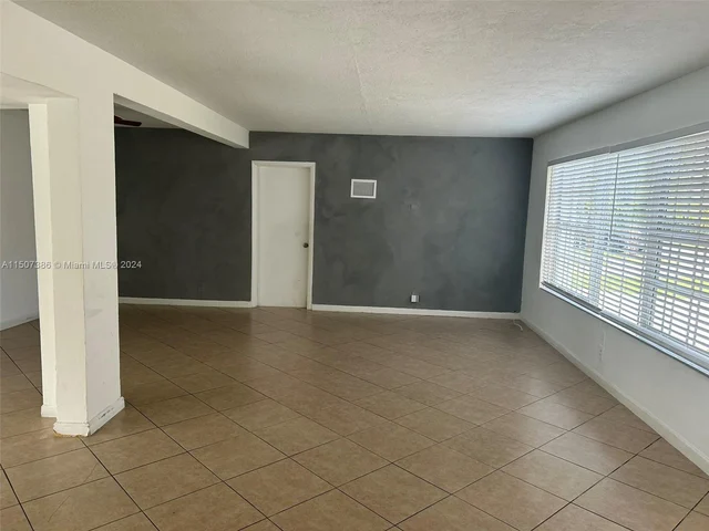 140 NE 128th St # 0, North Miami FL 33161