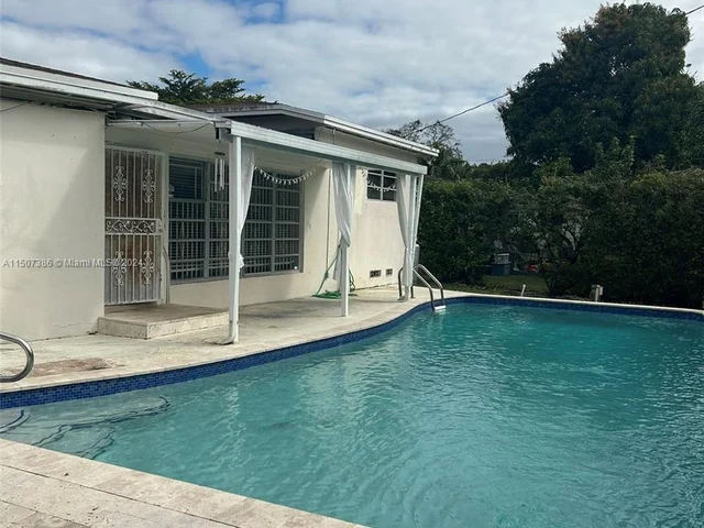 140 NE 128th St # 0, North Miami FL 33161