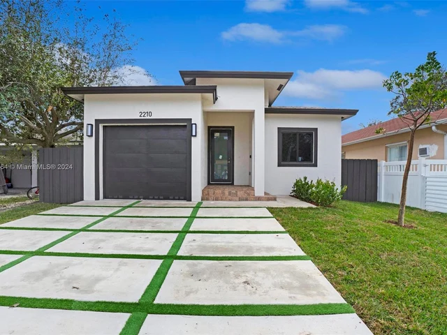 2210 Farragut St, Hollywood FL 33020