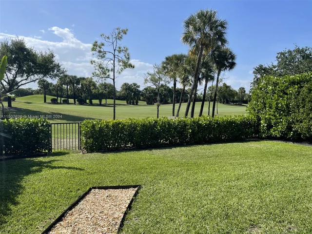 126 Coral Cay Dr, Palm Beach Gardens FL 33418