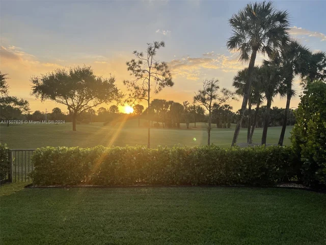 126 Coral Cay Dr, Palm Beach Gardens FL 33418