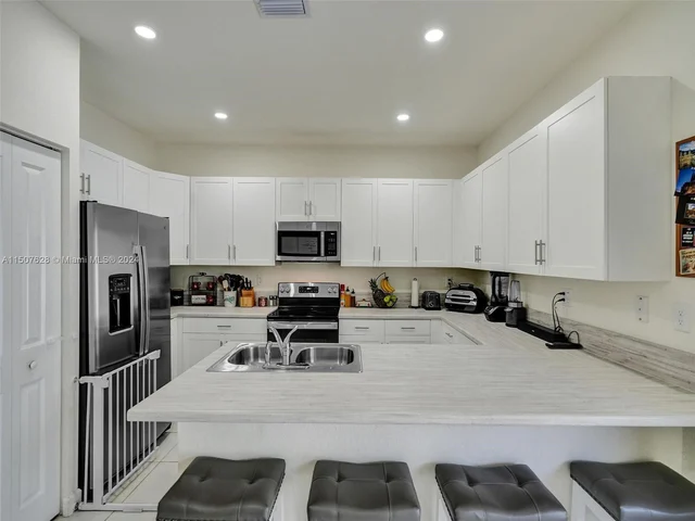 3422 W 112th Pl, Hialeah FL 33018