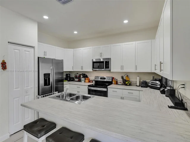 3422 W 112th Pl, Hialeah FL 33018