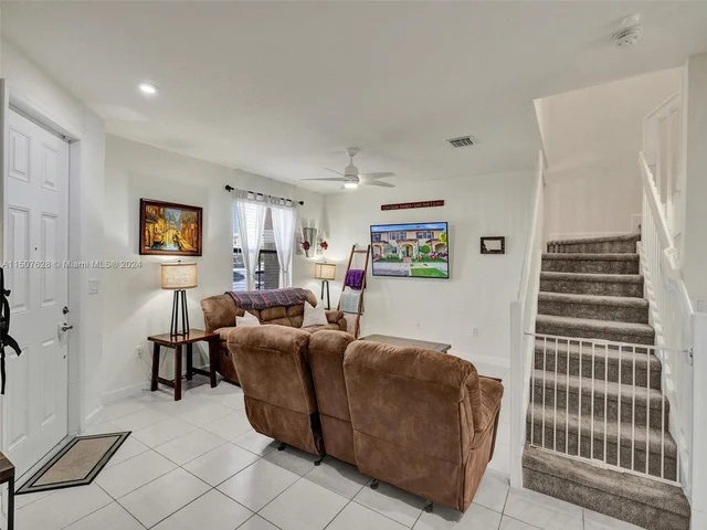 3422 W 112th Pl, Hialeah FL 33018