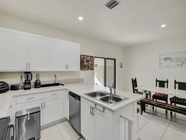 3422 W 112th Pl, Hialeah FL 33018