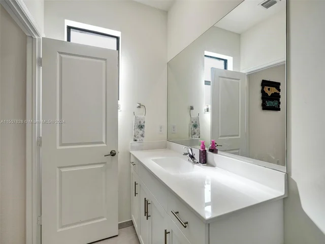 3422 W 112th Pl, Hialeah FL 33018