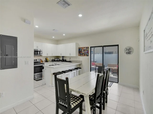3422 W 112th Pl, Hialeah FL 33018