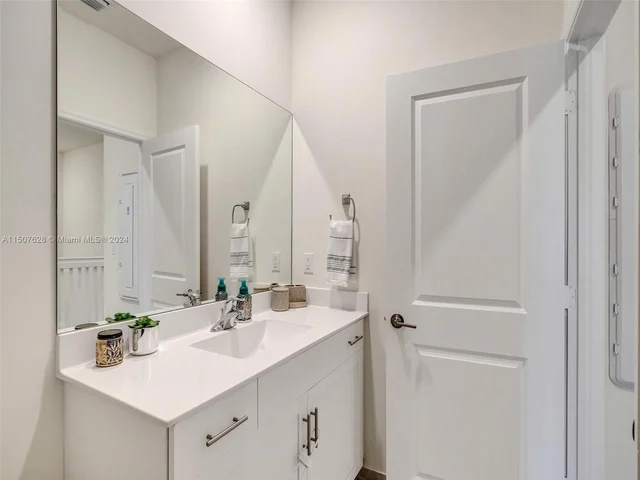 3422 W 112th Pl, Hialeah FL 33018