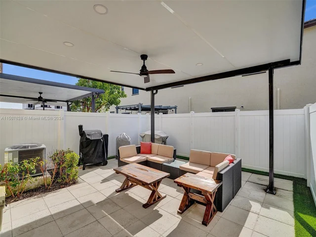 3422 W 112th Pl, Hialeah FL 33018