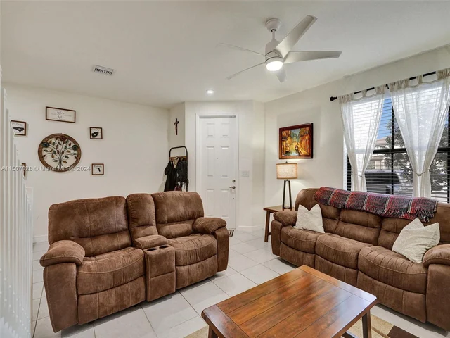 3422 W 112th Pl, Hialeah FL 33018