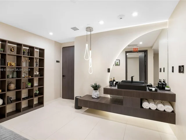 15901 Collins Ave # 707, Sunny Isles Beach FL 33160