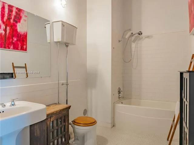 1749 NE Miami Ct # 207, Miami FL 33132