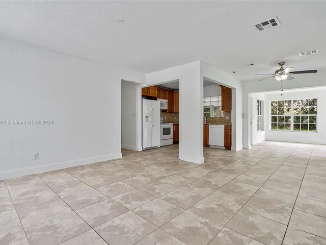 118 SW 25th Ave, Boynton Beach FL 33435