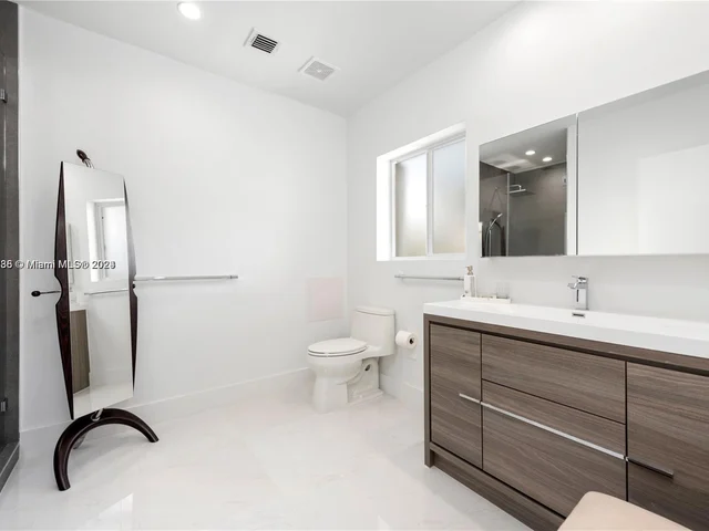 424 89th St, Surfside FL 33154