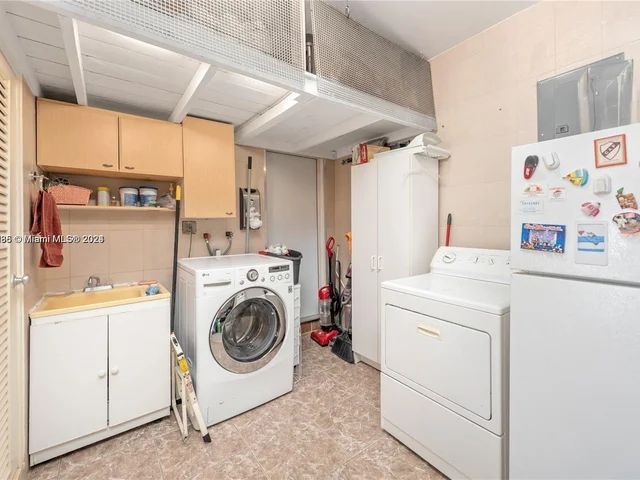 424 89th St, Surfside FL 33154