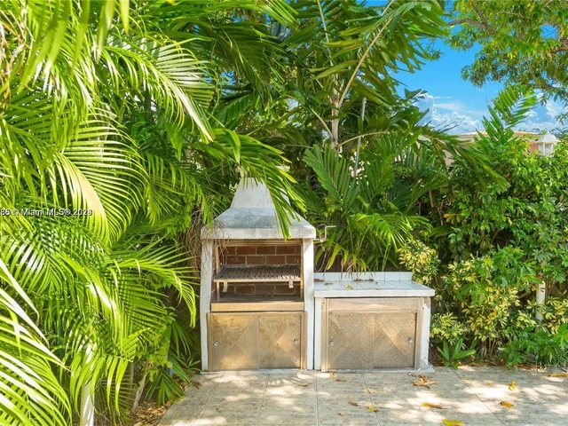 424 89th St, Surfside FL 33154