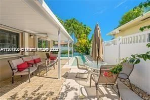 424 89th St, Surfside FL 33154