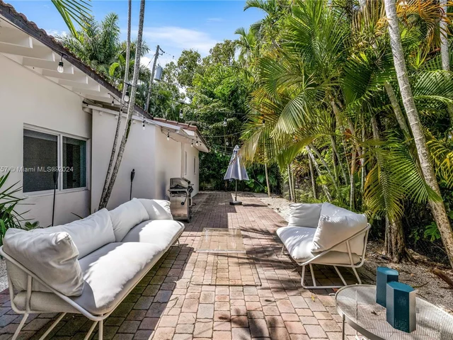 7630 NE 8th Ave, Miami FL 33138