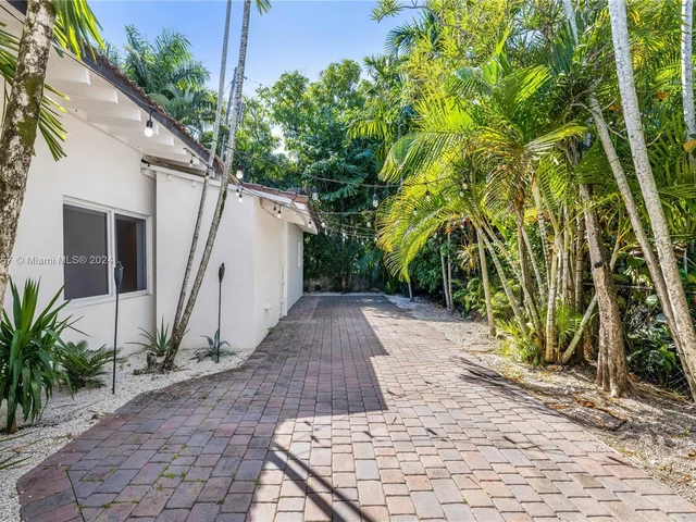 7630 NE 8th Ave, Miami FL 33138