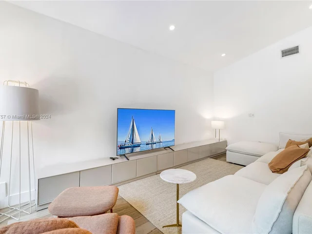 7630 NE 8th Ave, Miami FL 33138