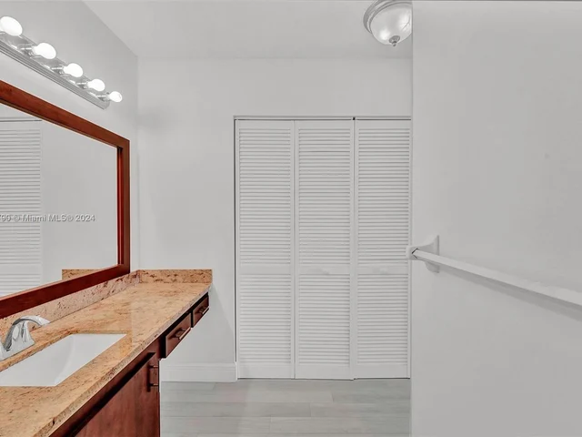 3800 S Ocean Dr # 1720, Hollywood FL 33019