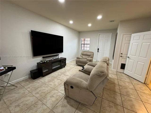 342 NE 37th Ave, Homestead FL 33033