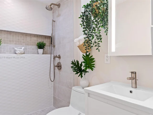 1341 Meridian Ave # 105, Miami Beach FL 33139