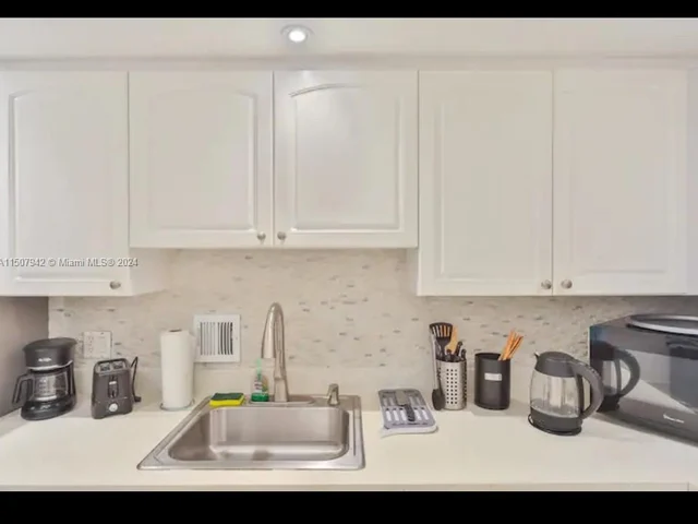 4001 S Ocean Dr # 7L, Hollywood FL 33019