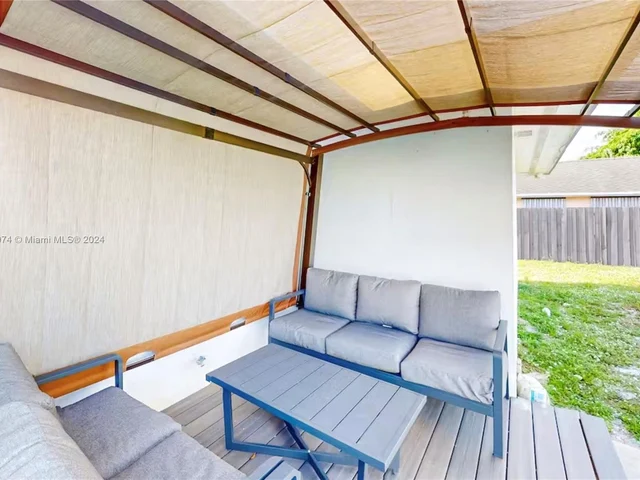 700 NW 9th Ct, Hallandale Beach FL 33009