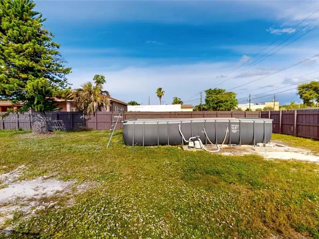 700 NW 9th Ct, Hallandale Beach FL 33009