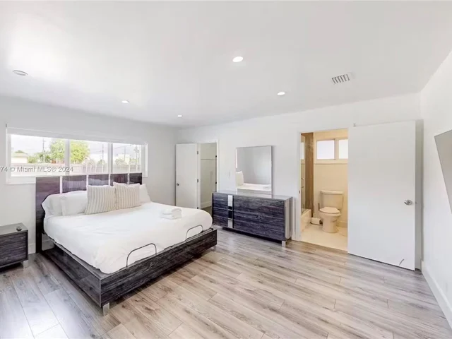 700 NW 9th Ct, Hallandale Beach FL 33009