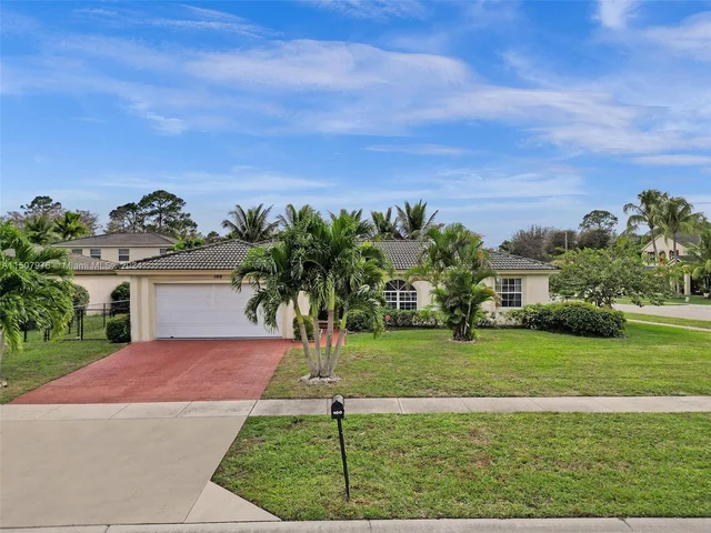 100 Cocoplum Cir, Royal Palm Beach FL 33411