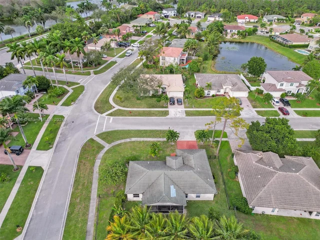 100 Cocoplum Cir, Royal Palm Beach FL 33411