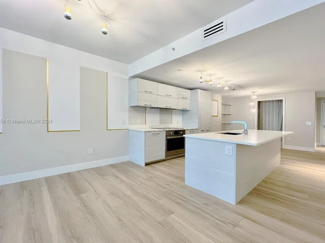 650 NE 32nd St # 3803, Miami FL 33137