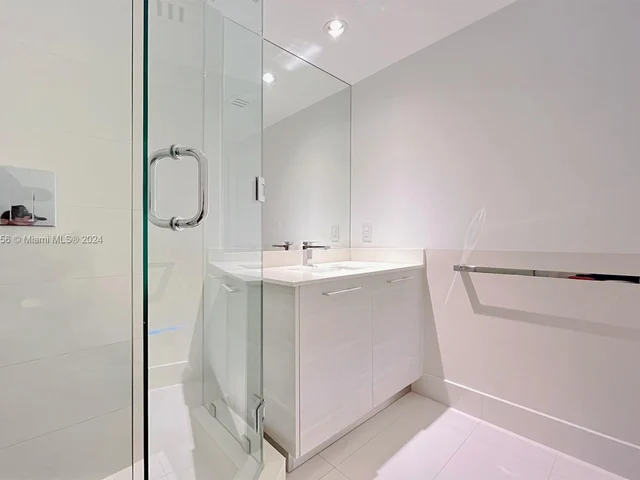 650 NE 32nd St # 3803, Miami FL 33137