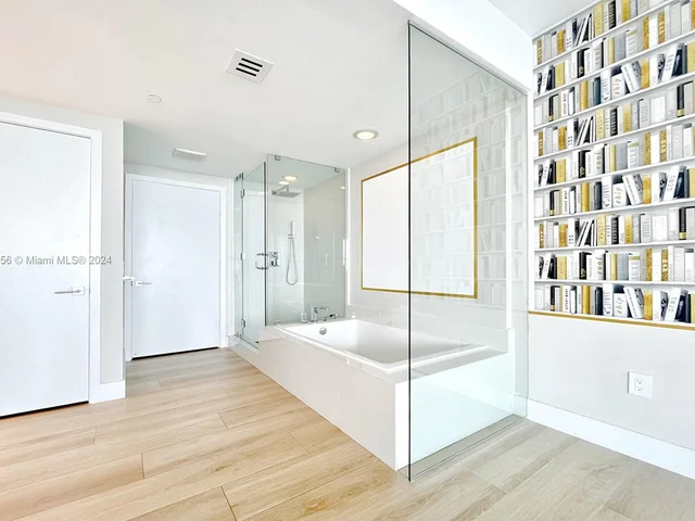 650 NE 32nd St # 3803, Miami FL 33137