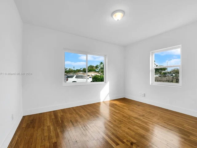 1980 NE 159th St, North Miami Beach FL 33162