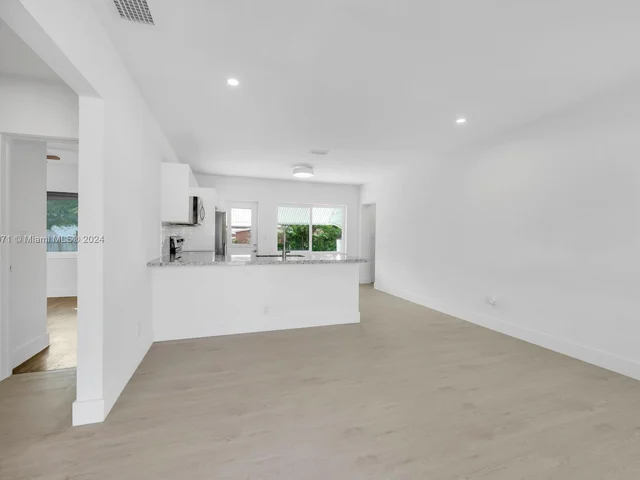 1980 NE 159th St, North Miami Beach FL 33162