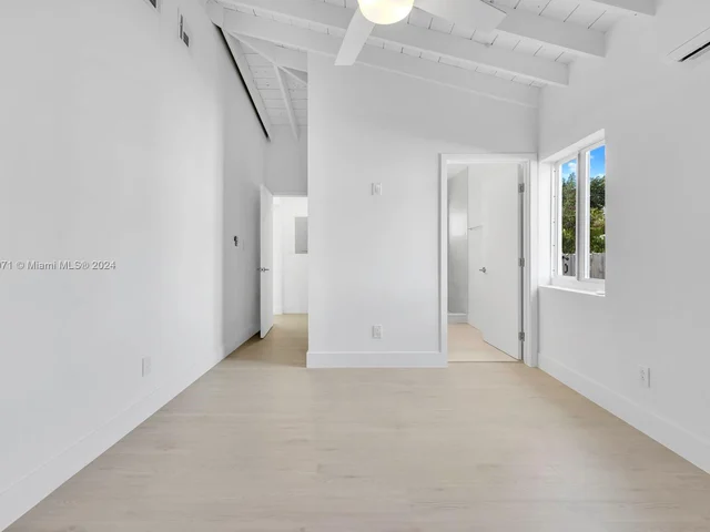 1980 NE 159th St, North Miami Beach FL 33162