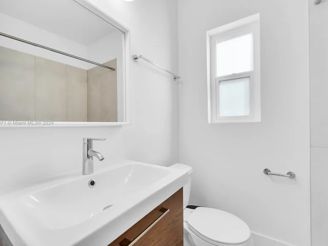 1980 NE 159th St, North Miami Beach FL 33162