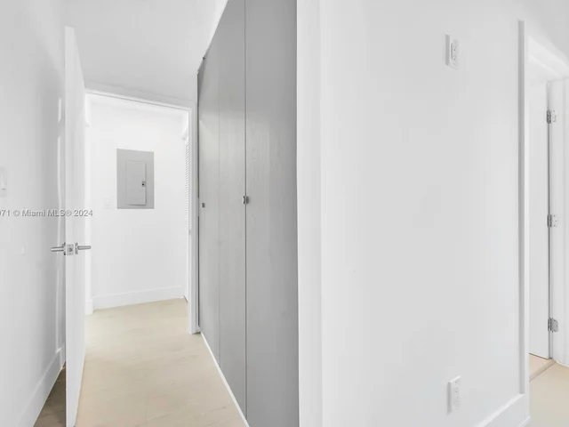 1980 NE 159th St, North Miami Beach FL 33162