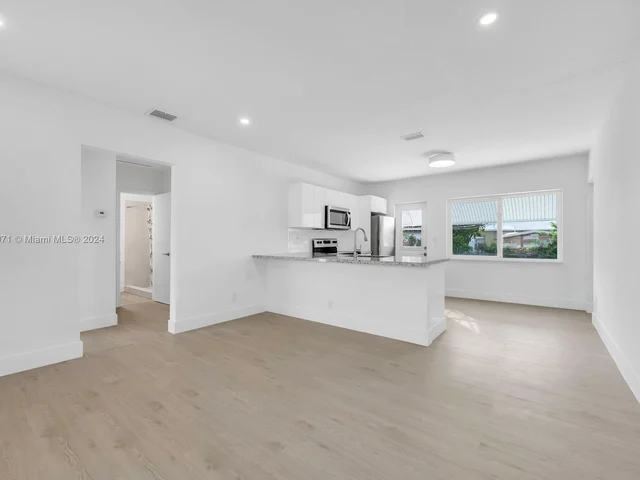 1980 NE 159th St, North Miami Beach FL 33162