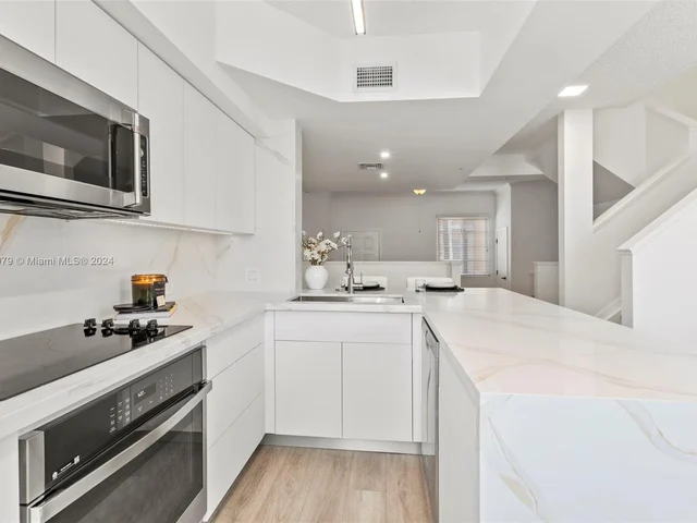 2831 NE 185th St # 604, Aventura FL 33180