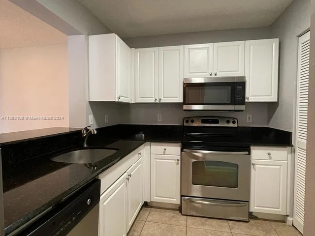 2731 Ocean Club Blvd # 103, Hollywood FL 33019