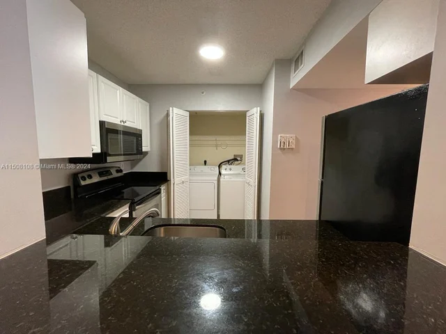 2731 Ocean Club Blvd # 103, Hollywood FL 33019